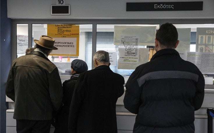 Πανικός στις εφορίες για να κλείσουν τα «μπλοκάκια»